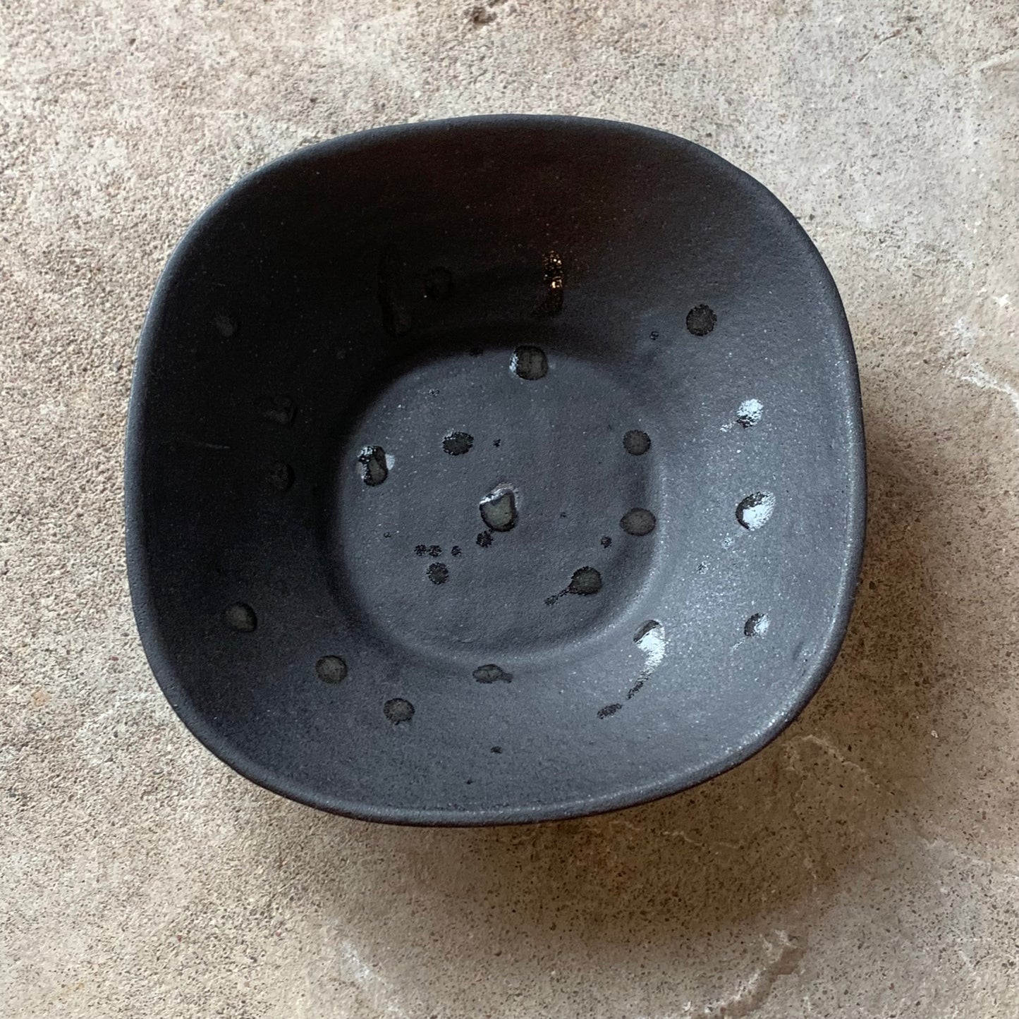 Tarjoiluvati - Musta