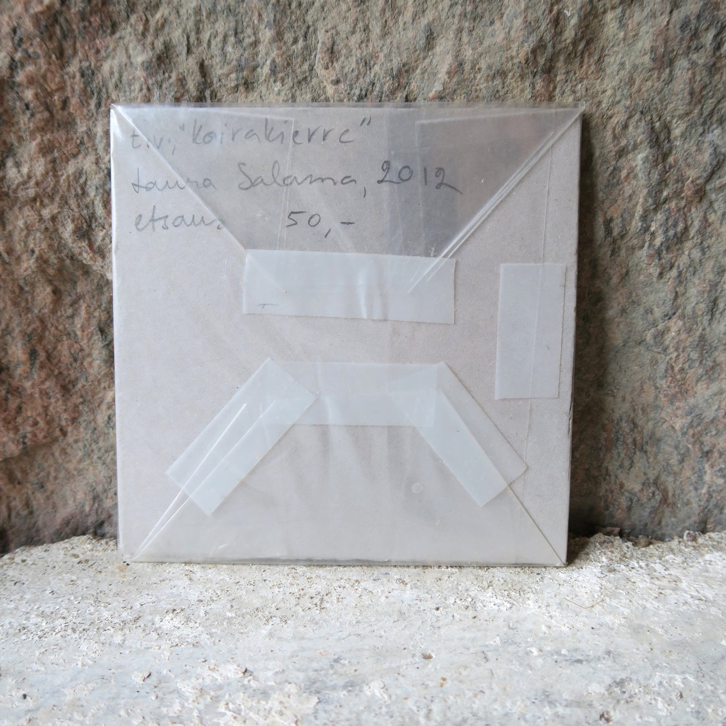 Koirakierre, Laura Salama, taidegrafiikan vedos