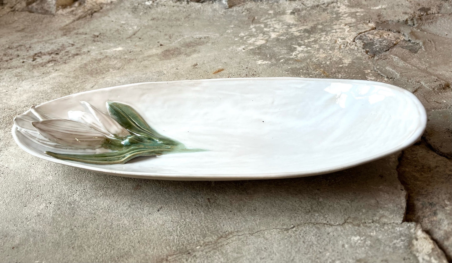 Soikea valkoinen Amaryllis- vati