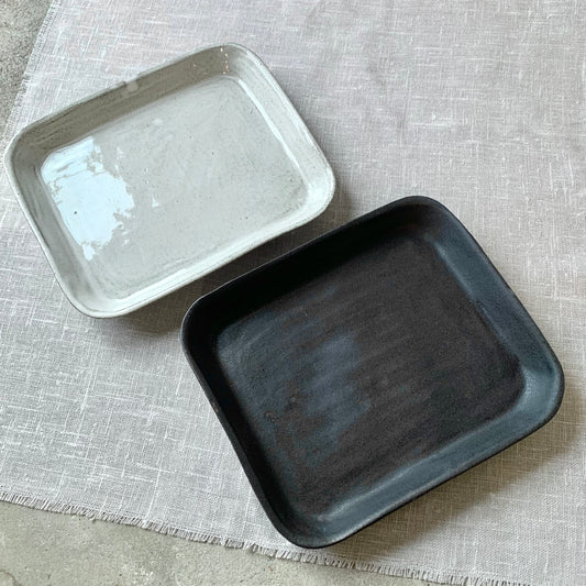 Tarjoilulautanen - valkoinen / musta