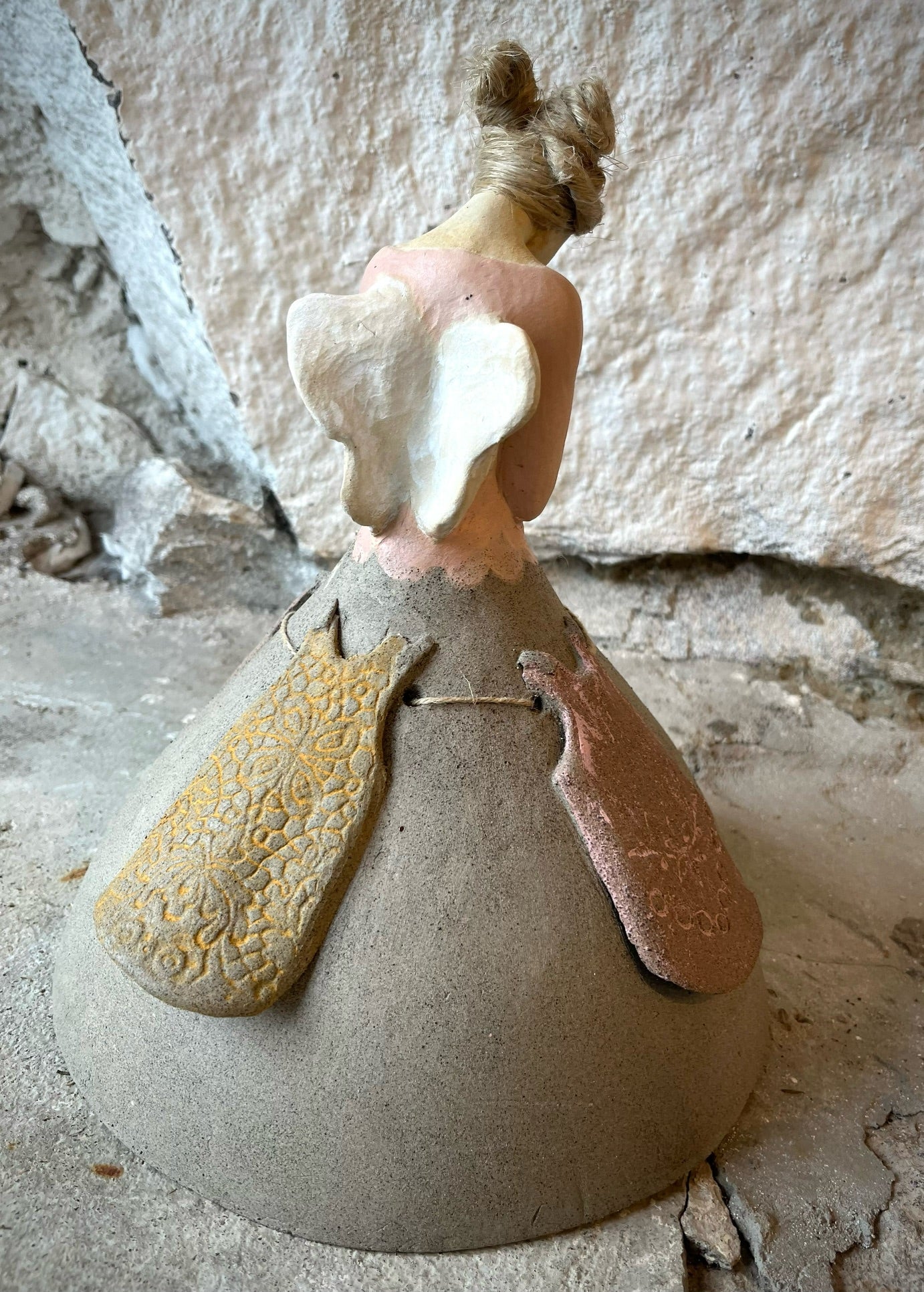 Pyykkipäivä keramiikka veistos