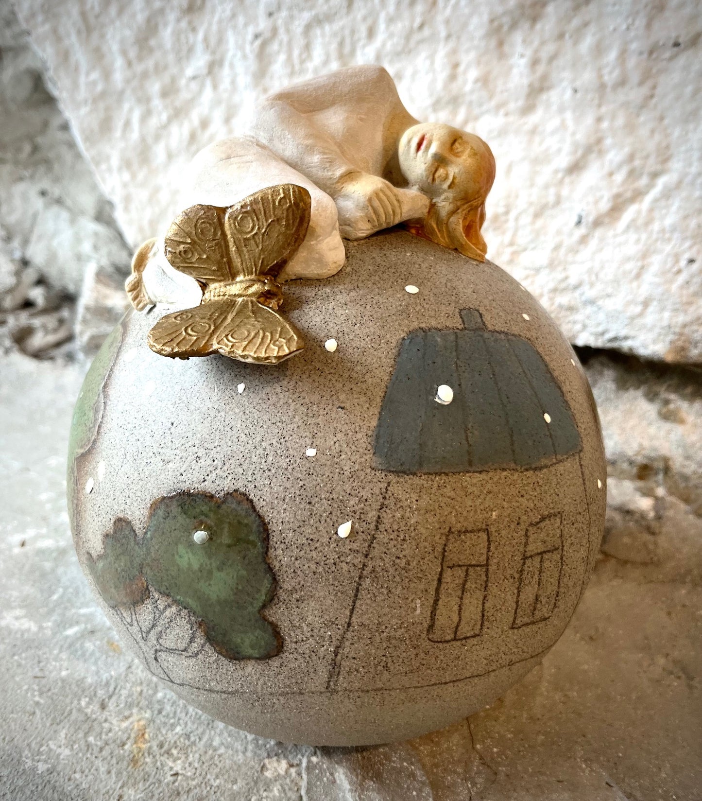 Taivaallinen taukopaikka keramiikka veistos