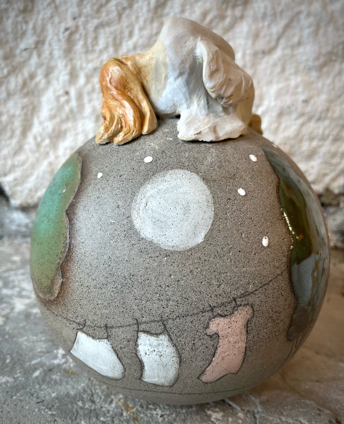 Taivaallinen taukopaikka keramiikka veistos